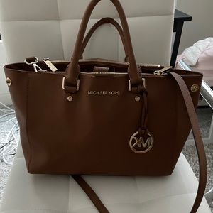 MK brown cross body, like new! No holes or tears